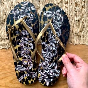 Henri Bendel signature bow flip flops - size 9